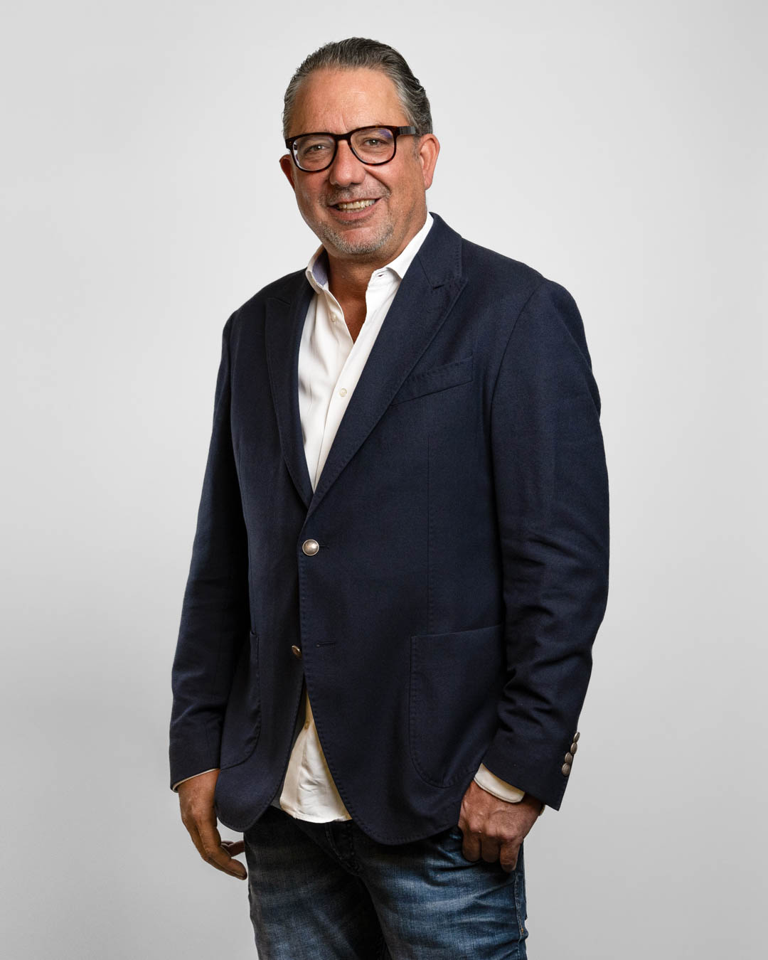 Adrian Erni posiert für ein Portraitfoto