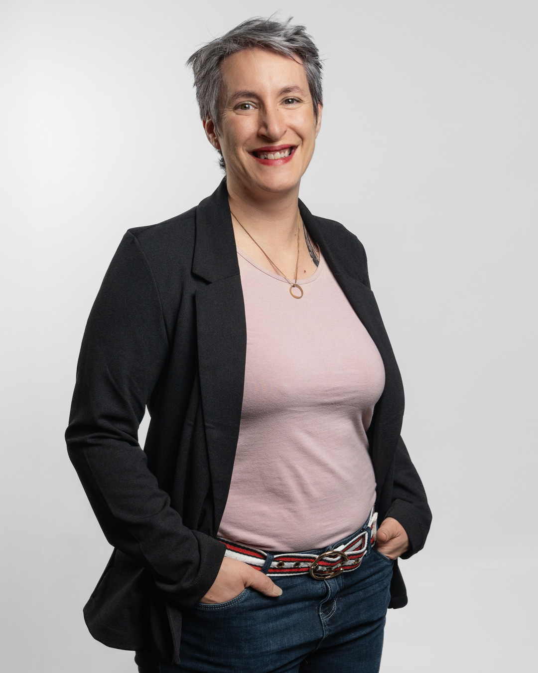 Porträt von Janine Gerber, Finance & Office Manager.