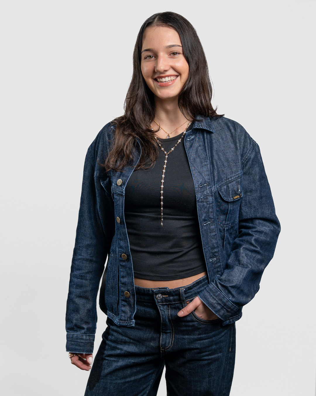 Porträt von Mia Zemp, Mediamatikerin.