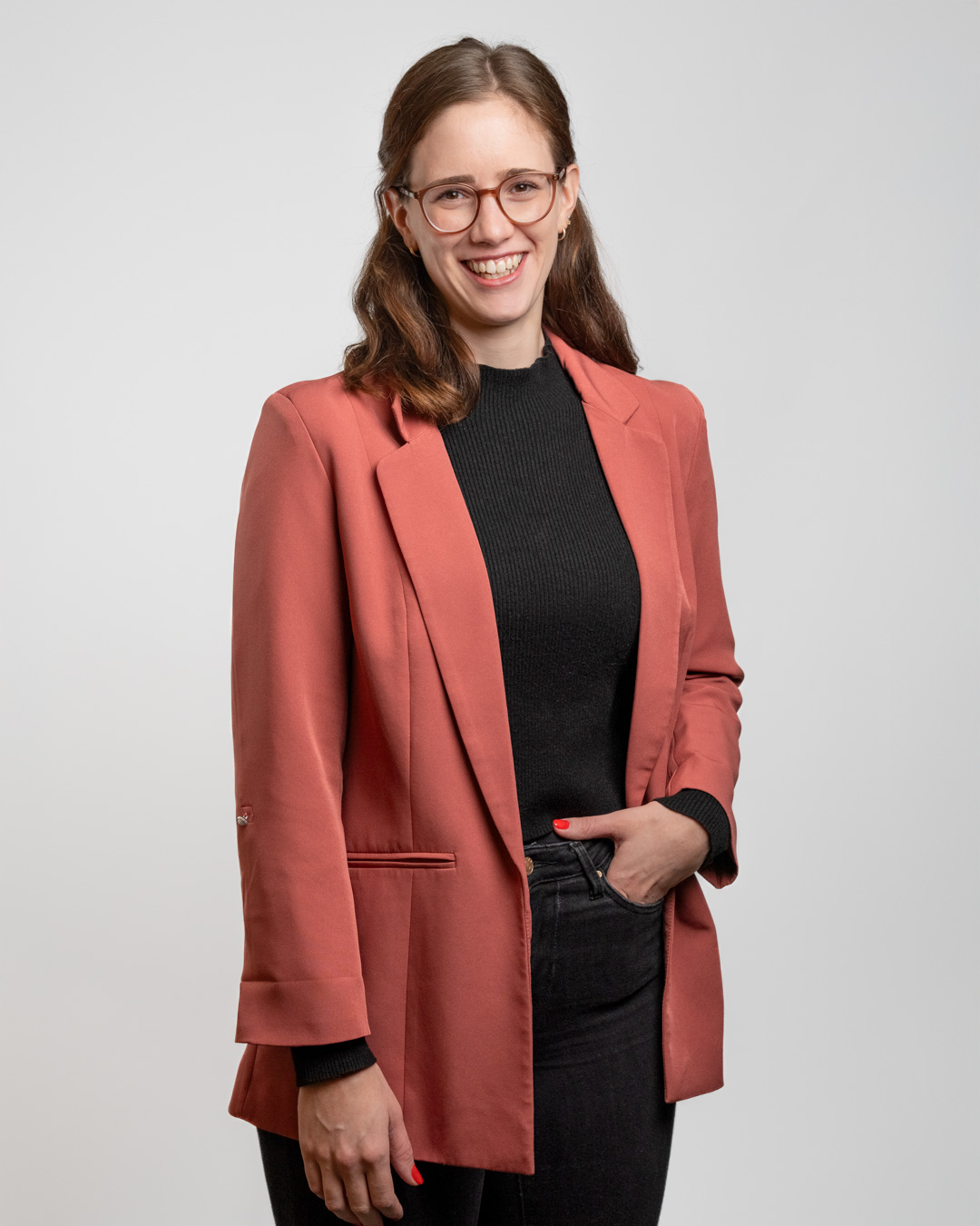 Porträt von Nora Wieszinski, Senior Graphic Designer.